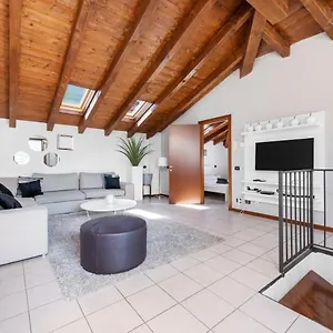 Casacamelia 35, 3 Bdrm With View Apartment